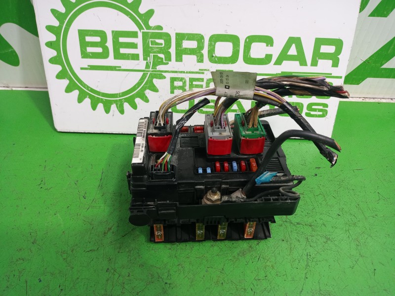 Recambio de caja reles / fusibles para citroën berlingo 1.9 diesel referencia OEM IAM 9650618580  