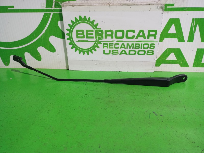 Recambio de brazo limpia delantero derecho para peugeot 2008 (--.2013) allure referencia OEM IAM 9673292080  