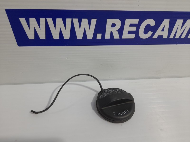 Recambio de tapon combustible para iveco daily furgón 2.3 diesel cat referencia OEM IAM 17882987  
