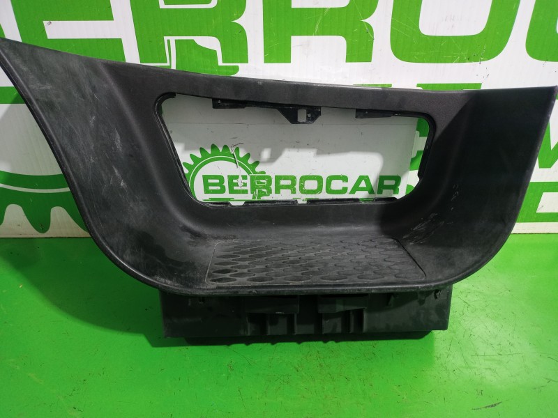 Recambio de moldura interior para iveco daily furgón 2.3 diesel cat referencia OEM IAM 5801869292  