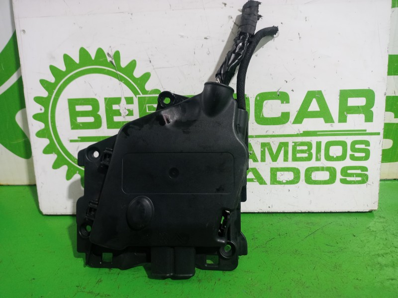 Recambio de caja reles / fusibles para citroën c3 exclusive referencia OEM IAM 9801147680  