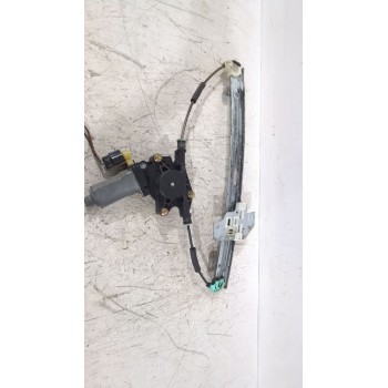 ELEVALUNAS DELANTERO IZQUIERDO 824011G000 