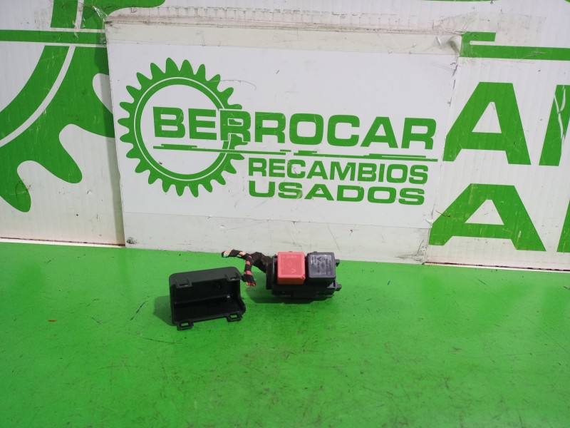 Recambio de caja reles / fusibles para renault laguna grandtour iii renault laguna iii grandtour referencia OEM IAM 8200222930  