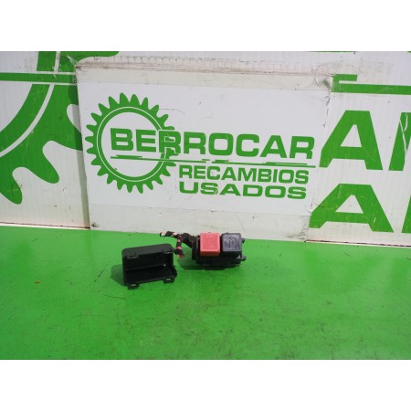 Recambio de caja reles / fusibles para renault laguna grandtour iii renault laguna iii grandtour referencia OEM IAM 8200222930  