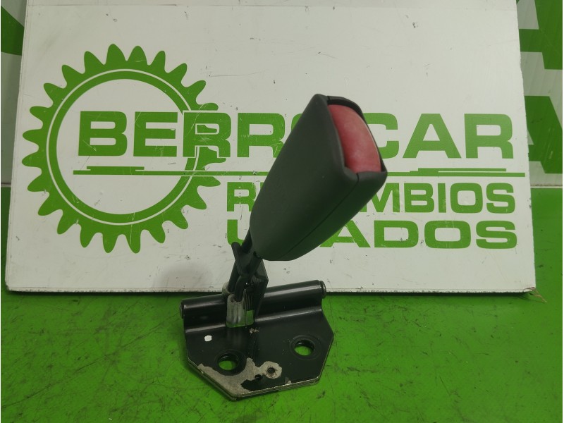 Recambio de enganche cinturon para volvo s40 berlina 1.6 cat referencia OEM IAM 30850011  