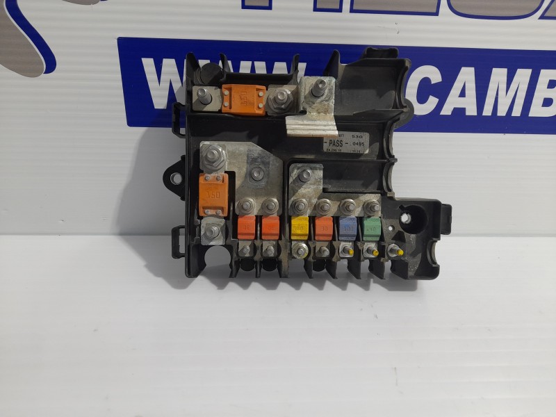 Recambio de caja reles / fusibles para iveco daily furgón 2.3 diesel cat referencia OEM IAM 5801585977  