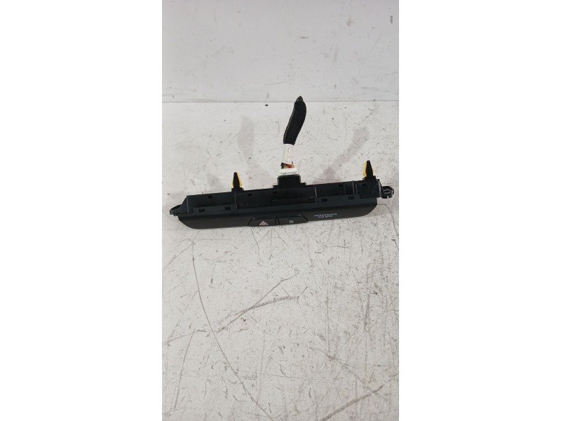 Recambio de warning para kia stonic (yb) 1.0 t-gdi referencia OEM IAM 4D63611000  