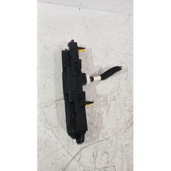 Recambio de warning para kia stonic (yb) 1.0 t-gdi referencia OEM IAM 4D63611000  