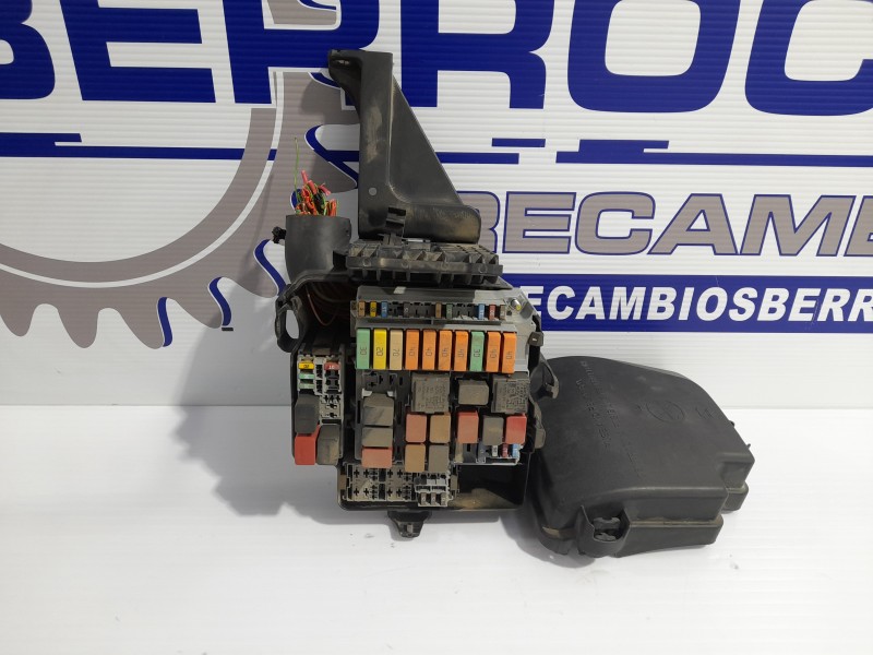 Recambio de caja reles / fusibles para iveco daily furgón 2.3 diesel cat referencia OEM IAM 5801852355  