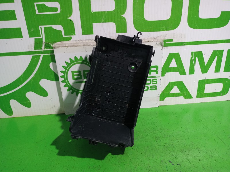 Recambio de soporte bateria para peugeot 2008 (--.2013) allure referencia OEM IAM 9801801880  
