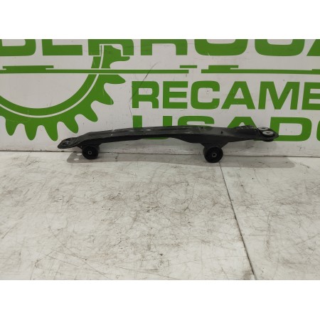 Recambio de travesaño inferior para volvo s40 berlina 1.6 cat referencia OEM IAM 8409802  