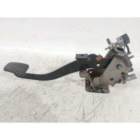 Recambio de pedal embrague para kia rio ii (jb) 1.5 crdi referencia OEM IAM 328051G860  