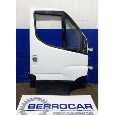 Recambio de puerta delantera derecha para iveco daily furgón 2.3 diesel cat referencia OEM IAM 5801519999  