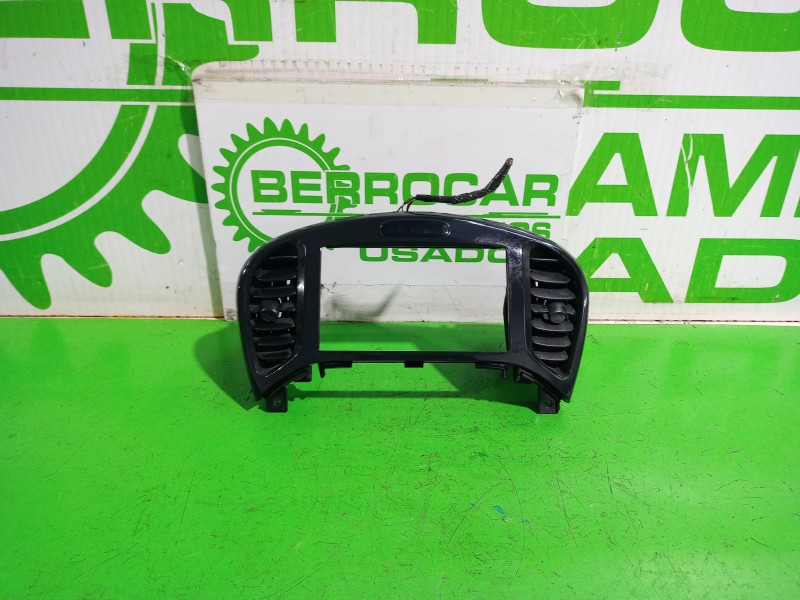 Recambio de rejilla aireadora para nissan juke (f15) acenta referencia OEM IAM 682601KE0A  