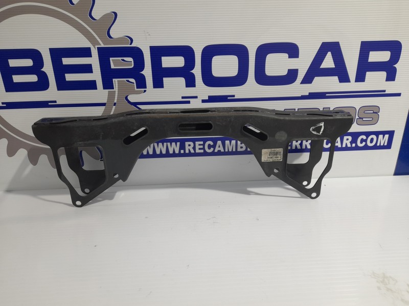 Recambio de travesaño inferior para iveco daily furgón 2.3 diesel cat referencia OEM IAM 5801796347  