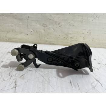 SOPORTE / GUIA PUERTA CORREDERA 7E0843398 