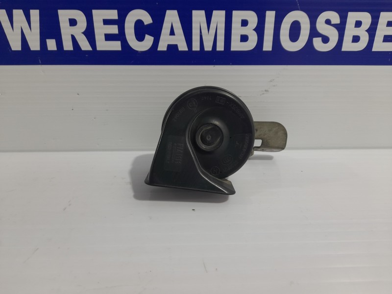 Recambio de claxon para iveco daily furgón 2.3 diesel cat referencia OEM IAM 5801743500  