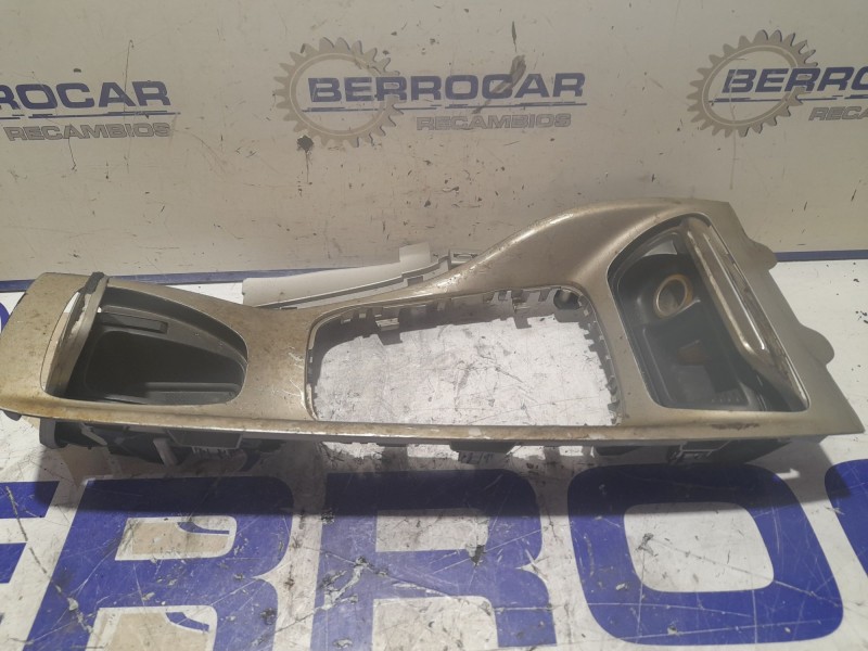 Recambio de consola central para citroën c5 berlina 1.6 16v hdi fap referencia OEM IAM 9682457677  