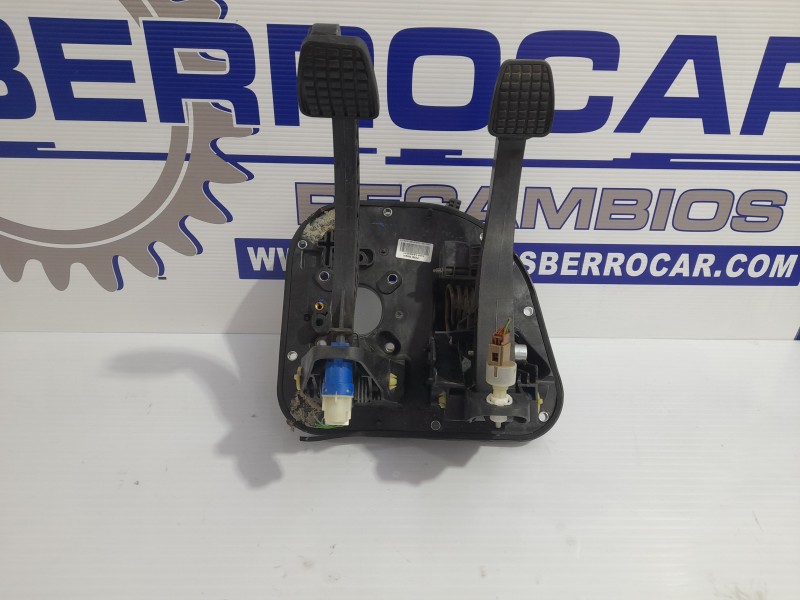 Recambio de pedalera para iveco daily furgón 2.3 diesel cat referencia OEM IAM 5801492032  