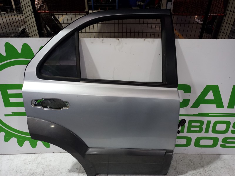Recambio de puerta trasera derecha para kia sorento 2.5 crdi cat referencia OEM IAM 770043E111  