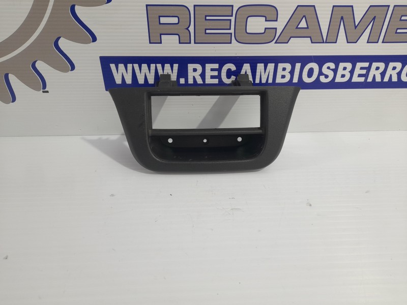 Recambio de moldura interior para iveco daily furgón 2.3 diesel cat referencia OEM IAM 5801597900  