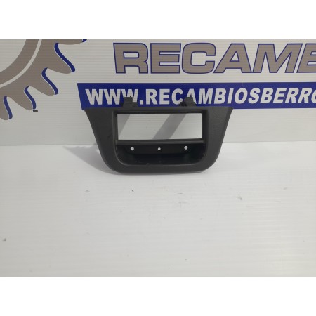 Recambio de moldura interior para iveco daily furgón 2.3 diesel cat referencia OEM IAM 5801597900  