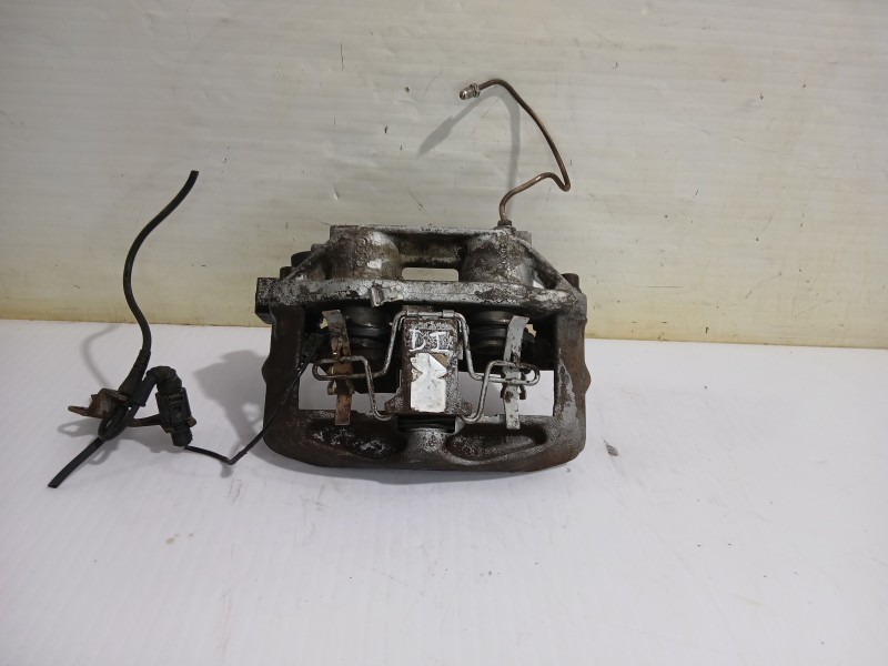 Recambio de pinza de freno delantera izquierda para audi a6 avant (4b5) 2.5 tdi quattro referencia OEM IAM 4B0615107B  