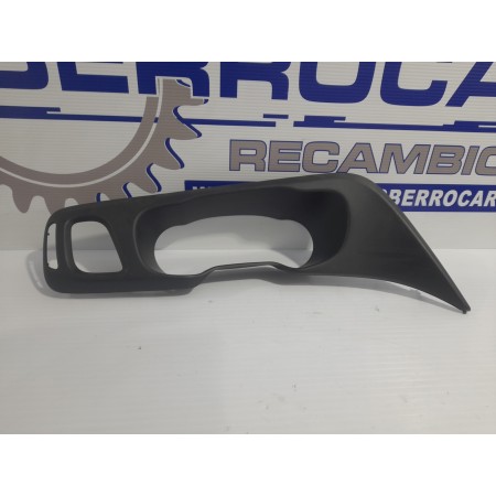 Recambio de moldura interior para iveco daily furgón 2.3 diesel cat referencia OEM IAM 5801592795  