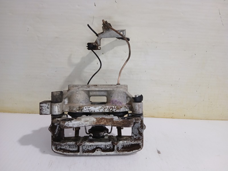 Recambio de pinza de freno delantera derecha para audi a6 avant (4b5) 2.5 tdi quattro referencia OEM IAM 4B0615108B  