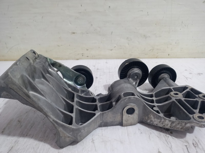 Recambio de soporte alternador para mercedes-benz clase a (w169) a 200 cdi (169.008) referencia OEM IAM A6402002770  