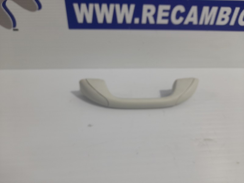 Recambio de asidero techo para iveco daily furgón 2.3 diesel cat referencia OEM IAM 7700835126  