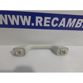 Recambio de asidero techo para iveco daily furgón 2.3 diesel cat referencia OEM IAM 7700835126  