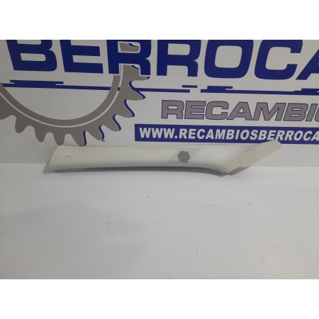 Recambio de moldura interior para iveco daily furgón 2.3 diesel cat referencia OEM IAM 5801546054  
