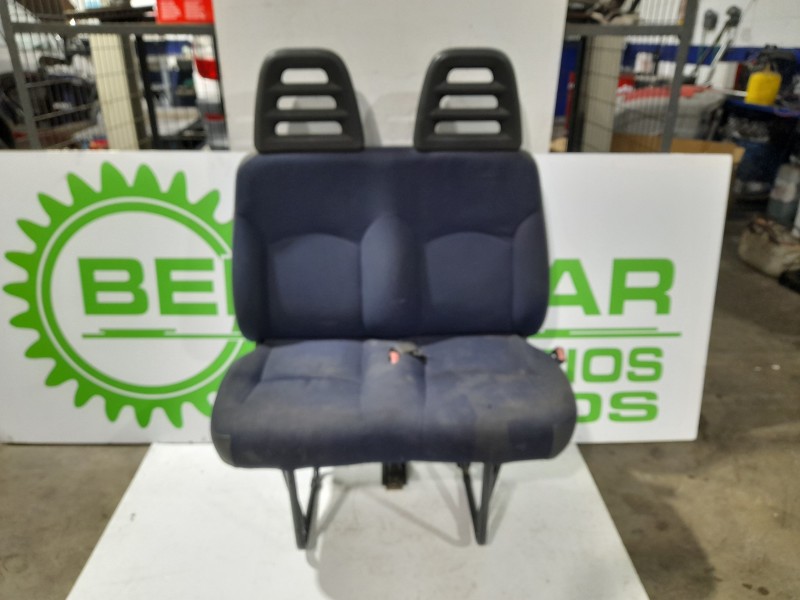 Recambio de asiento delantero derecho para iveco daily caja cerrada (2006 =>) 3.0 diesel referencia OEM IAM 5801457006  