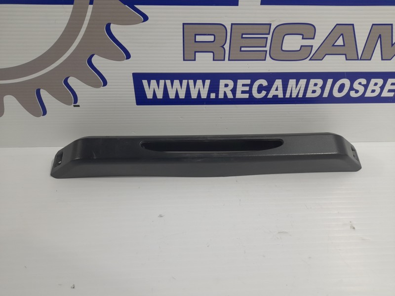 Recambio de luz central de freno para iveco daily furgón 2.3 diesel cat referencia OEM IAM 5801557592  