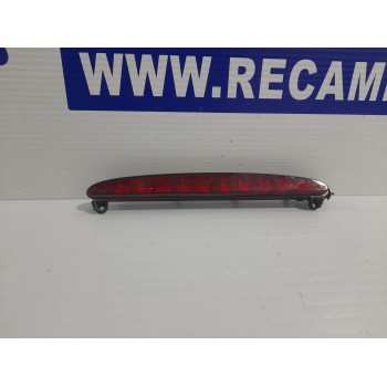 Recambio de luz central de freno para iveco daily furgón 2.3 diesel cat referencia OEM IAM 5801557592  