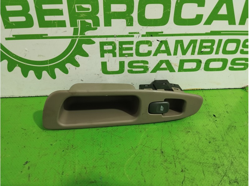 Recambio de mando elevalunas trasero derecho para volvo s40 berlina 1.6 cat referencia OEM IAM 30638711  