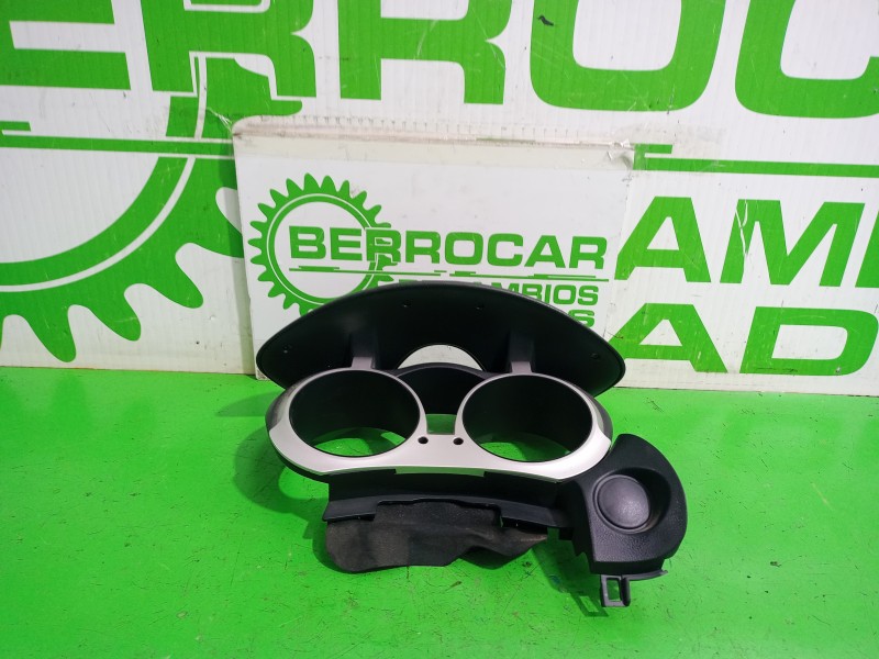 Recambio de moldura para nissan juke (f15) acenta referencia OEM IAM 682401KZ0A  