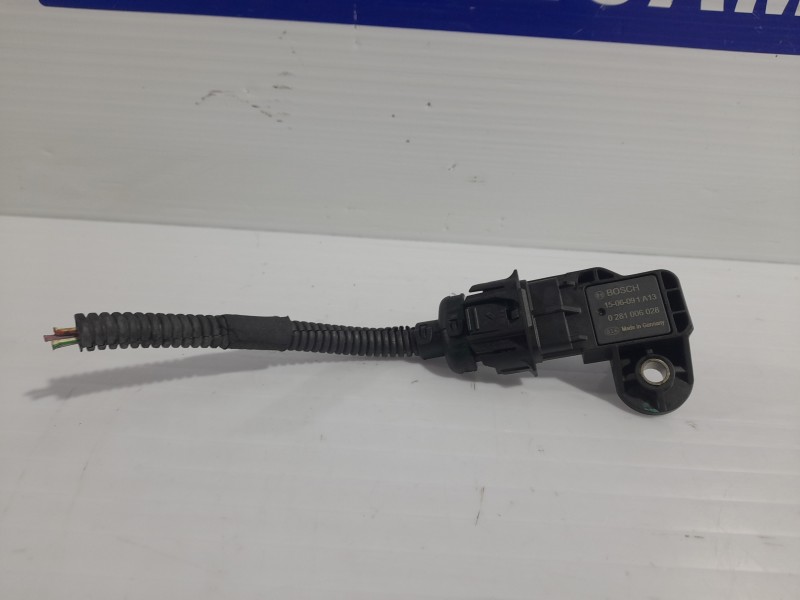 Recambio de sensor presion para iveco daily furgón 2.3 diesel cat referencia OEM IAM 0281006028  