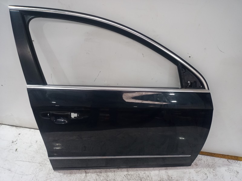 Recambio de puerta delantera derecha para volkswagen passat berlina (3c2) individual referencia OEM IAM 3C4831056J  