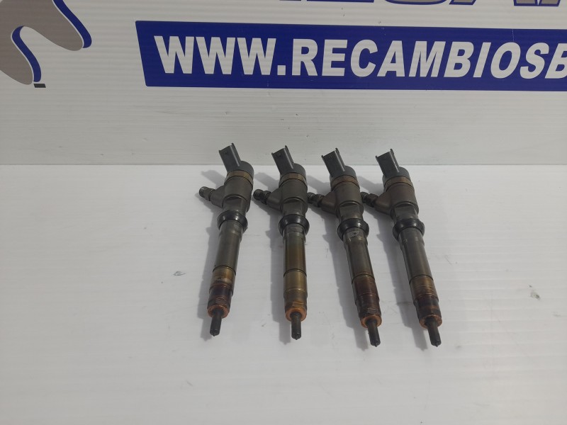 Recambio de inyector para iveco daily furgón 2.3 diesel cat referencia OEM IAM 504389548 UNIDAD  