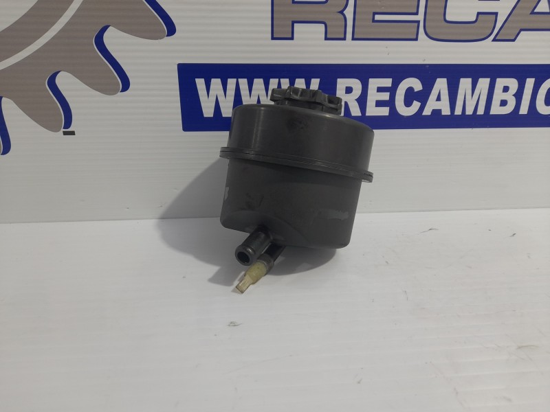 Recambio de deposito servo para iveco daily furgón 2.3 diesel cat referencia OEM IAM 504073722  