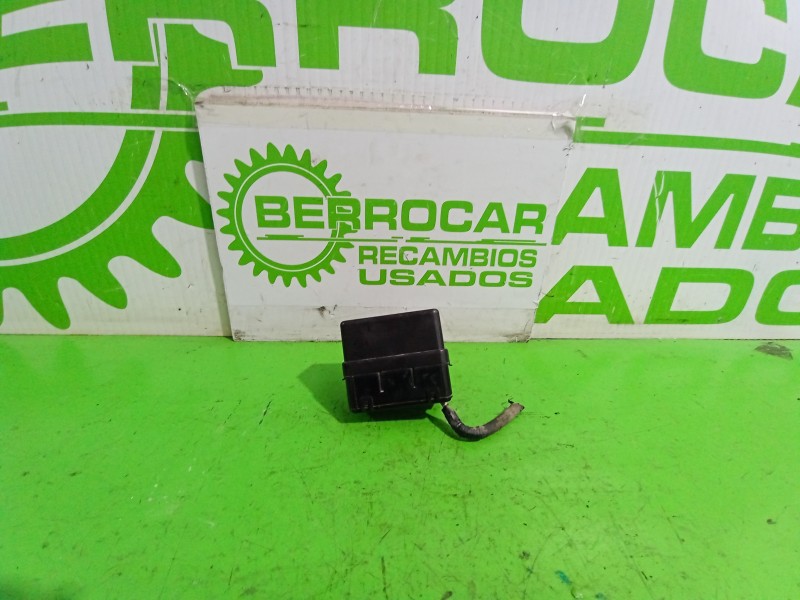 Recambio de caja reles / fusibles para nissan juke (f15) acenta referencia OEM IAM 71242730  