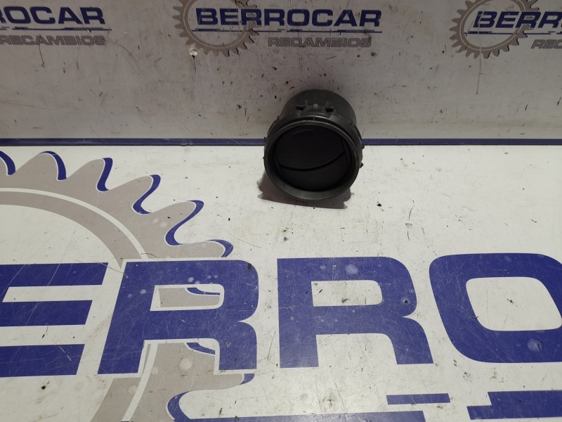 Recambio de aireadores para toyota rav 4 2.2 d-4d cat referencia OEM IAM 4556612030  