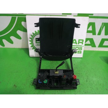 Recambio de moldura para kia sorento 2.5 crdi cat referencia OEM IAM 847603E100  