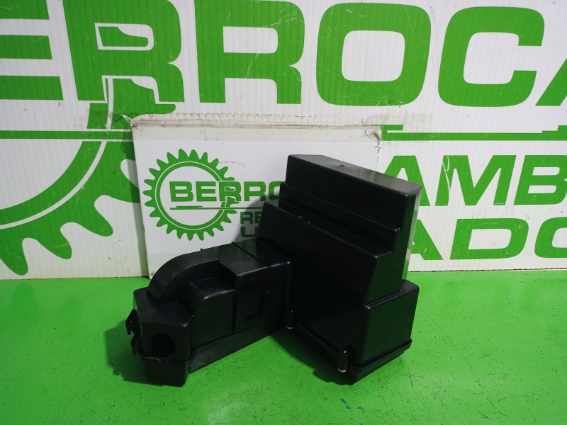 Recambio de caja reles / fusibles para land rover freelander (ln) e targa referencia OEM IAM YQH101120  