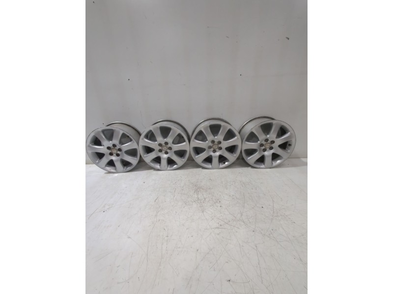Recambio de juego llantas para toyota avensis sedán (_t25_) 2.0 d-4d (adt250_) referencia OEM IAM 4261105260  
