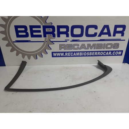 Recambio de moldura lateral para mercedes-benz clase c (w203) berlina 2.2 cdi cat referencia OEM IAM A2037350171  