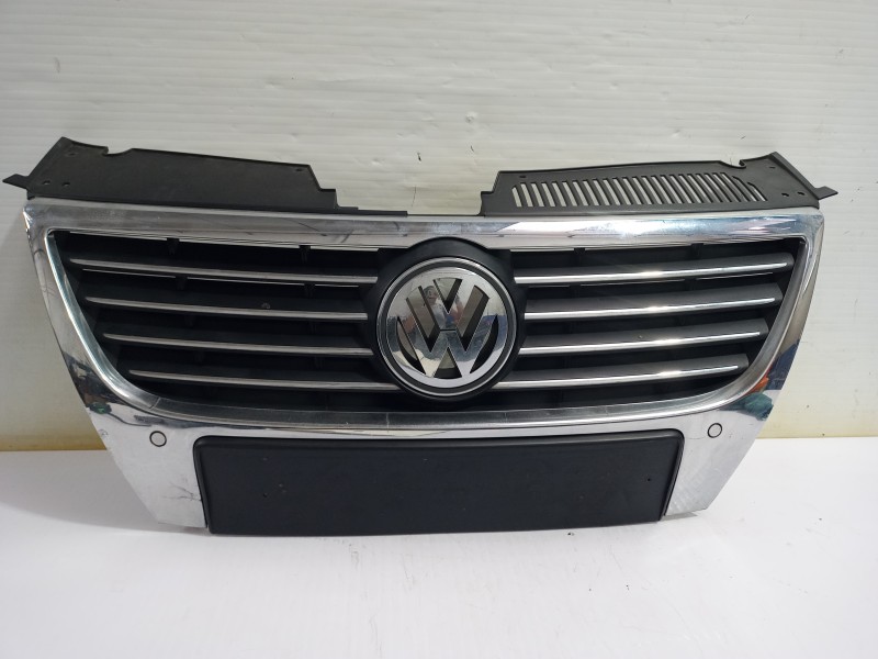 Recambio de rejilla delantera para volkswagen passat berlina (3c2) individual referencia OEM IAM 3C0853651D  