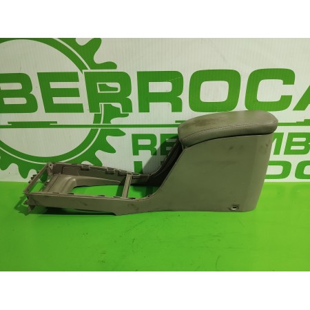 Recambio de apoyabrazos central para renault megane ii familiar 1.9 dci diesel referencia OEM IAM 8200079091  
